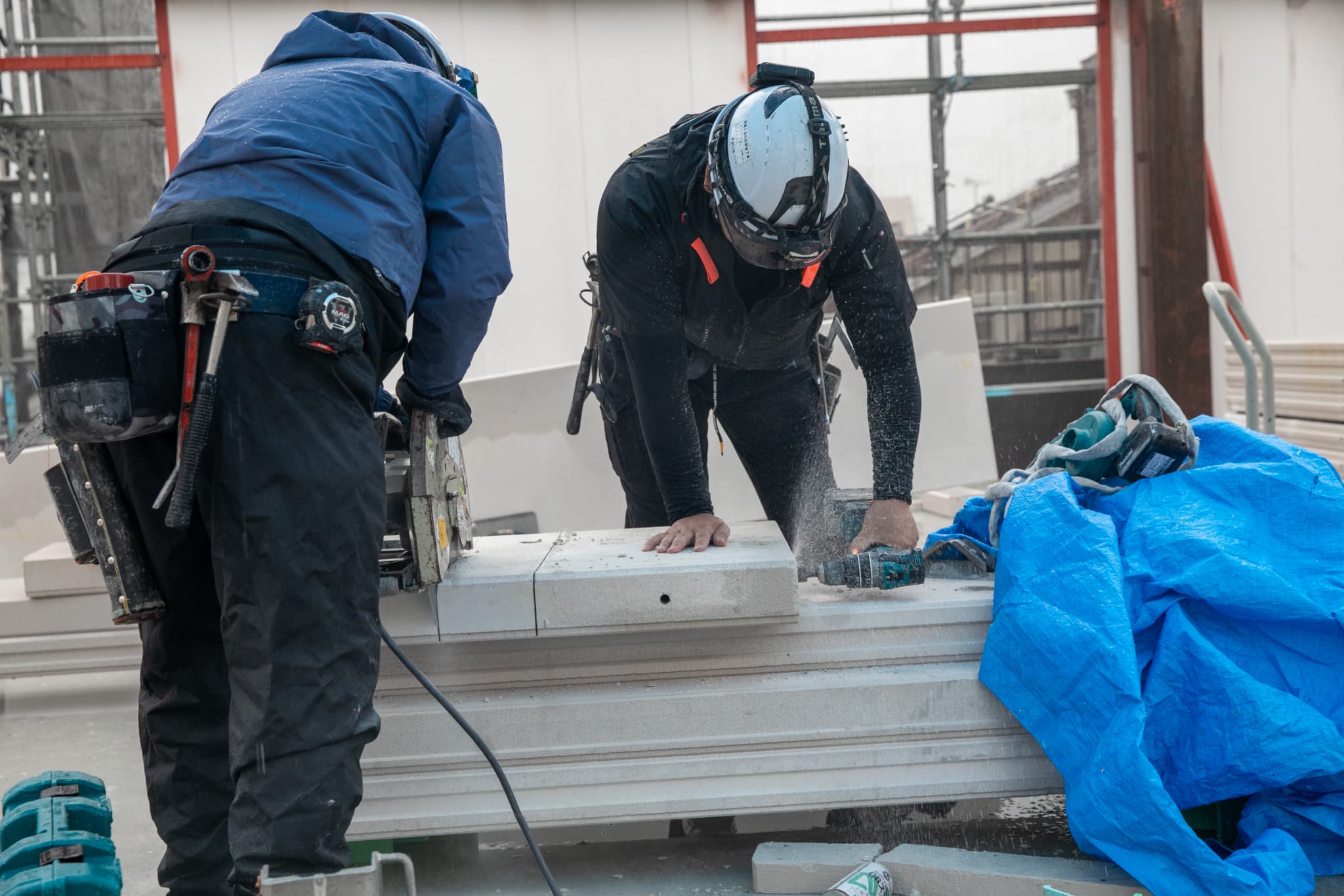 建築現場で働く作業員