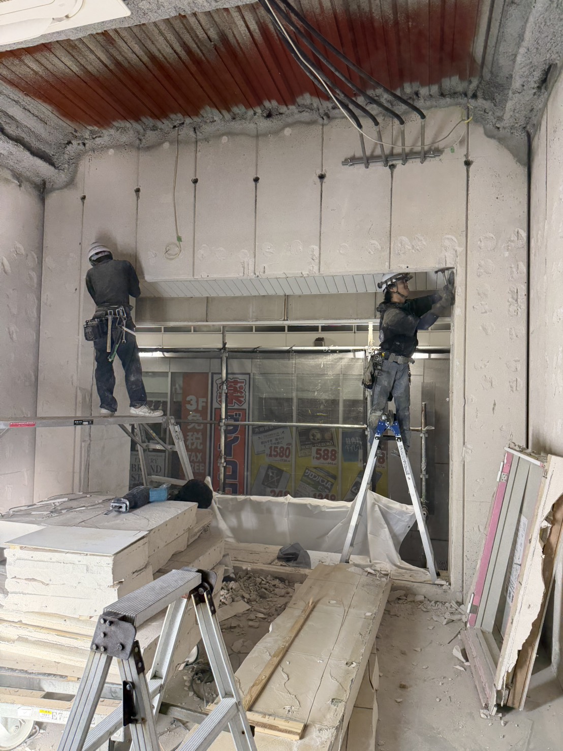 工事中の建物の内装
